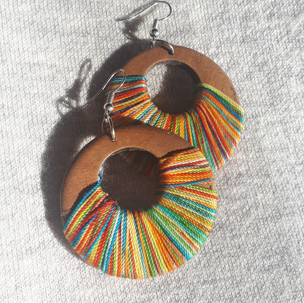 Wood threaded earings